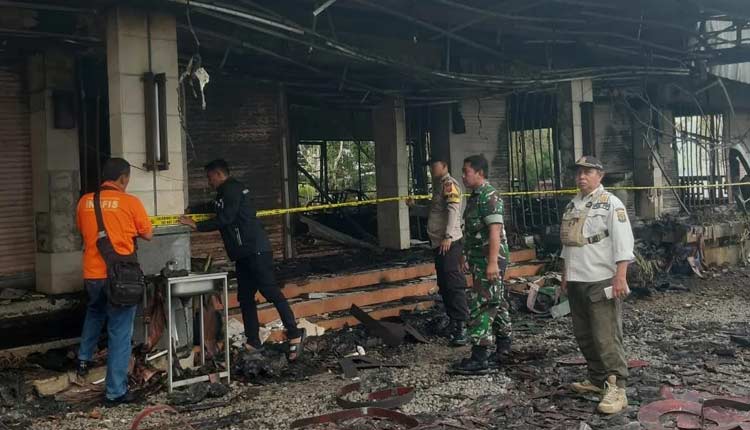 Restoran Ayam Goreng Jakarta Kebakaran